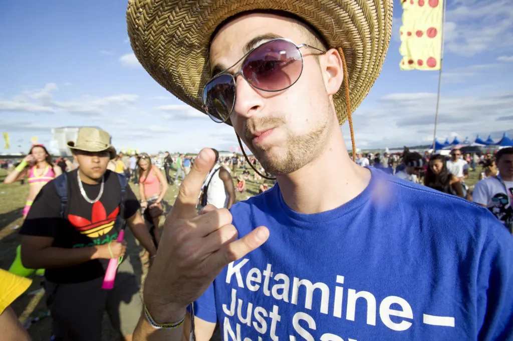 Festivalgoers and atmosphere at Global Gathering 2009